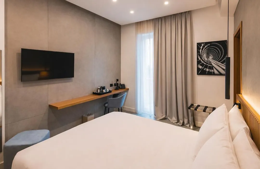 J Maluni City Hotel-1